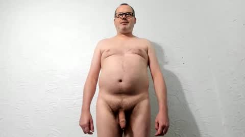 Snapshot of penis_dance chatting on April 16, 4:19 pm Vincent Howard online show from April 16, 4:19 pm
