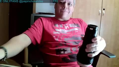 Snapshot of pepinoholandes chatting on May 8, 12:38 am Pepino Holandes online show from May 8, 12:38 am