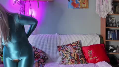 Olivia online show from December 27, 10:12 am