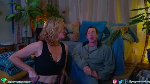 Peppermint and Dusty  online show from December 5, 3:04 am