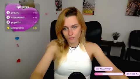 Mia online show from November 9, 10:46 am