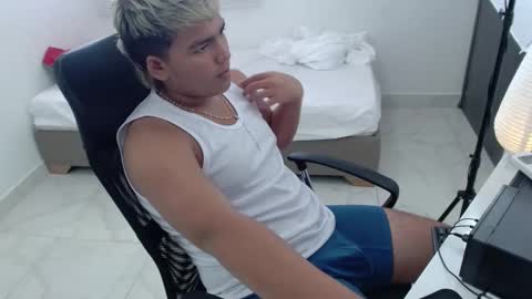 Snapshot of percibal_junior1 chatting on January 24, 1:03 pm percibal_junior1 online show from January 24, 1:03 pm