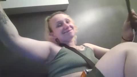 Snapshot of perfectly222peachy chatting on April 4, 10:02 am perfectly222peachy online show from April 4, 10:02 am