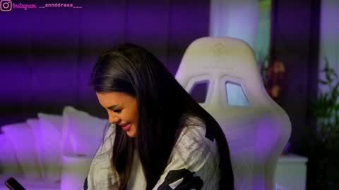 Dee online show from September 11, 2:17 pm