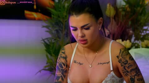 Dee online show from October 28, 5:15 pm