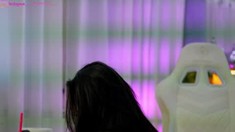 Dee online show from January 14, 2:12 pm