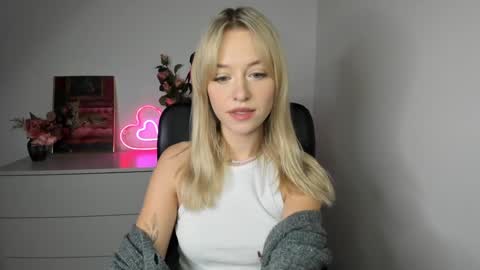Snapshot of perfectxcindy chatting on December 2, 6:09 am Cindy online show from December 2, 6:09 am