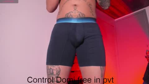 Snapshot of performansmen chatting on December 15, 11:09 pm Penrman online show from December 15, 11:09 pm