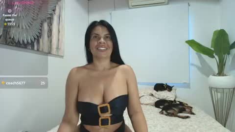 Snapshot of perla_hot4u chatting on June 19, 9:51 pm online show from June 19, 9:51 pm