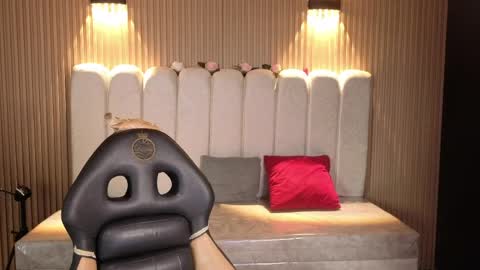 perla_lovely online show from April 23, 12:40 pm