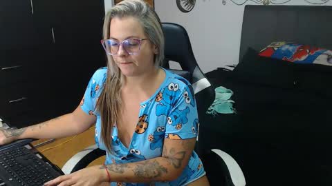 Snapshot of perlagoloza05 chatting on October 20, 3:40 am goloza online show from October 20, 3:40 am