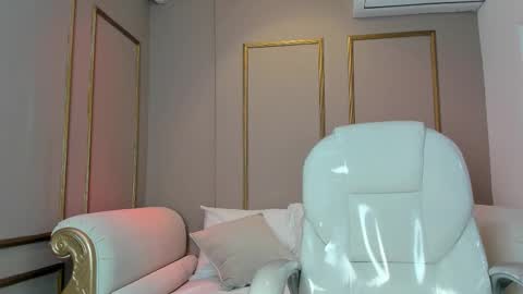 Snapshot of perlapreciosa chatting on December 18, 4:07 am PerlaPreciosa online show from December 18, 4:07 am