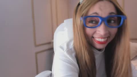 Snapshot of perlapreciosa chatting on February 1, 4:00 am PerlaPreciosa online show from February 1, 4:00 am