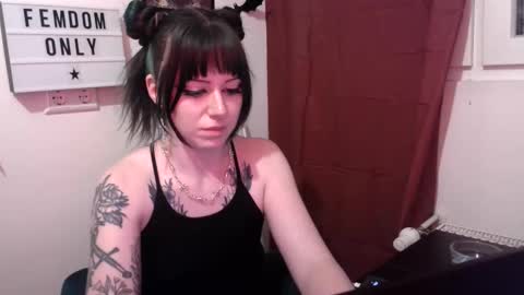 Persephone online show from April 21, 12:11 pm