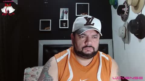 Snapshot of perverseveteranmanxxx chatting on December 29, 3:57 pm Carlos online show from December 29, 3:57 pm