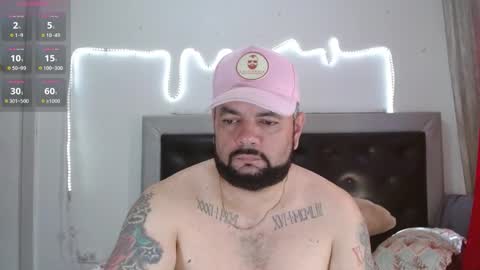 Snapshot of perverseveteranmanxxx chatting on November 21, 2:38 pm Carlos online show from November 21, 2:38 pm