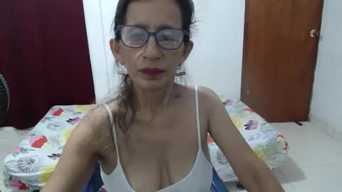 Snapshot of pervert_milf4uu_4 chatting on September 26, 2:59 am luz  online show from September 26, 2:59 am