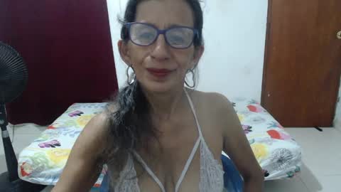 Snapshot of pervert_milf4uu_4 chatting on March 27, 4:51 am luz online show from March 27, 4:51 am