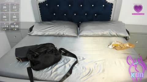 Snapshot of pervert_pantyhose chatting on December 2, 11:12 am Kimberly online show from December 2, 11:12 am