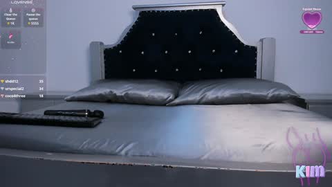 Snapshot of pervert_pantyhose chatting on December 3, 5:23 pm Kimberly online show from December 3, 5:23 pm