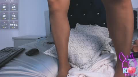 Snapshot of pervert_pantyhose chatting on December 14, 8:02 am Kimberly online show from December 14, 8:02 am