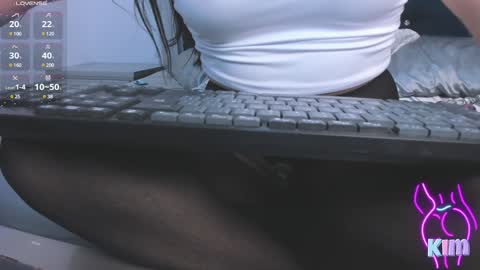 Snapshot of pervert_pantyhose chatting on January 3, 1:14 pm Kimberly online show from January 3, 1:14 pm