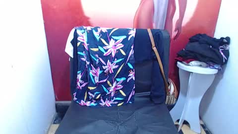 Snapshot of pervertt_linda chatting on September 8, 7:02 pm Linda online show from September 8, 7:02 pm