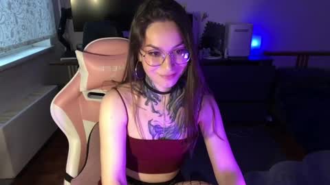 petal_dust_ online show from April 14, 2:23 pm