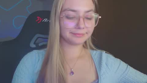 Snapshot of petalkiss chatting on October 7, 6:27 pm petalkiss online show from October 7, 6:27 pm