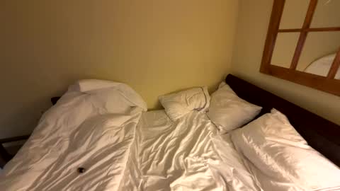 Snapshot of pete_mac chatting on February 25, 10:07 pm Pete online show from February 25, 10:07 pm