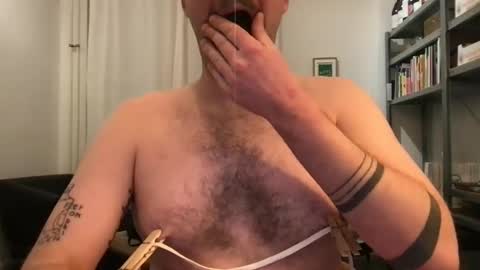 Snapshot of peteboy05 chatting on December 10, 12:17 am Pete online show from December 10, 12:17 am