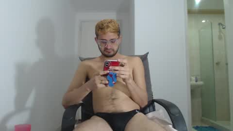 Snapshot of peter_x_annaud chatting on December 6, 11:44 am FELIPE online show from December 6, 11:44 am