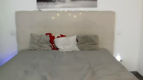 Peters Emily online show from December 28, 9:30 pm