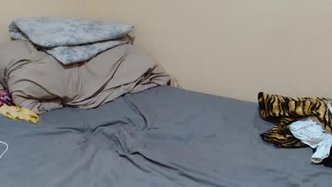 Snapshot of petite_bunni chatting on June 12, 12:26 pm petite_bunni online show from June 12, 12:26 pm