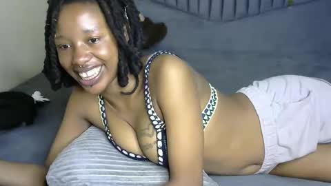 petite_byb online show from January 18, 7:12 am