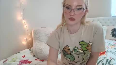 Little cupcake online show from November 11, 6:30 pm