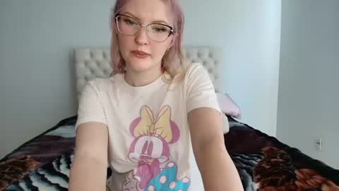Snapshot of petite_cupcake chatting on July 8, 7:18 pm Little cupcake online show from July 8, 7:18 pm