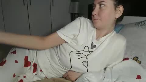 Snapshot of petite_danielle chatting on November 8, 1:22 pm petite_danielle online show from November 8, 1:22 pm