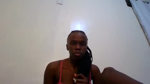 Snapshot of petite_desiree chatting on February 25, 1:32 pm Desiree online show from February 25, 1:32 pm