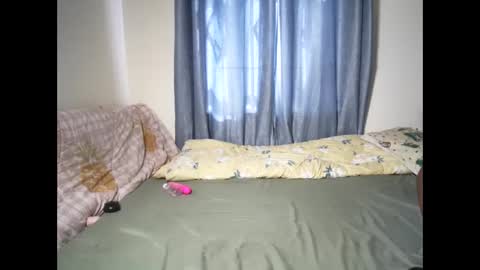 Snapshot of petite_funnie chatting on September 20, 7:09 am petite_funnie online show from September 20, 7:09 am