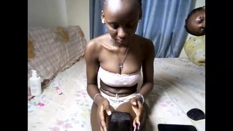 Snapshot of petite_funnie chatting on September 23, 7:55 am petite_funnie online show from September 23, 7:55 am