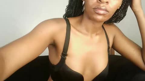 Snapshot of petite_jenn_ chatting on February 3, 3:39 pm mimi online show from February 3, 3:39 pm