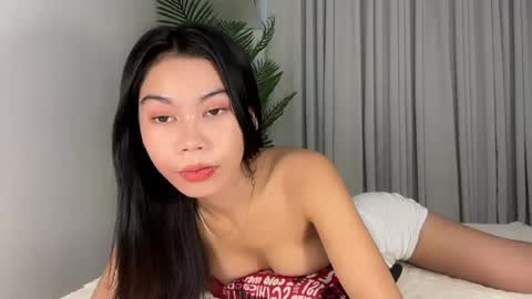petite_kaye online show from June 18, 4:13 am