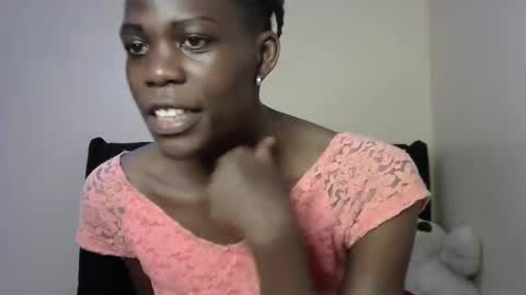 Snapshot of petite_lavi2 chatting on February 26, 2:04 am petite_lavi2 online show from February 26, 2:04 am