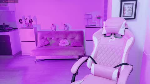 petite_marie_ online show from April 5, 3:26 am