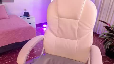 petite_molly_ online show from November 12, 1:22 pm