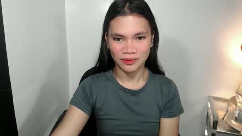 petite_pauline online show from February 23, 5:27 am