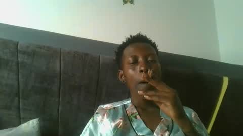 Snapshot of petite_queen69 chatting on May 25, 11:22 pm petite_queen69 online show from May 25, 11:22 pm