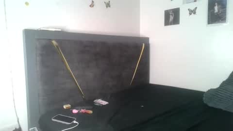 Snapshot of petite_queen69 chatting on May 27, 3:20 pm petite_queen69 online show from May 27, 3:20 pm