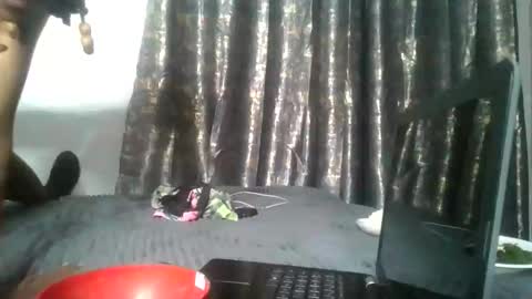 Snapshot of petite_queen69 chatting on May 28, 7:55 pm petite_queen69 online show from May 28, 7:55 pm